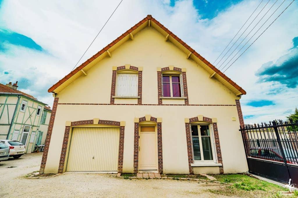 Maison Piscine Interieure Et Garage Труа Экстерьер фото